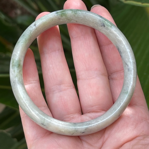 Light and dark green jade bangle - Picture 8 of 10